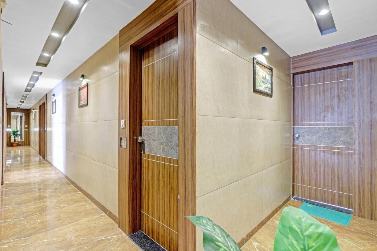 Oyo Flagship 86605 Hotel The Meriton Ahmedabad Exterior photo