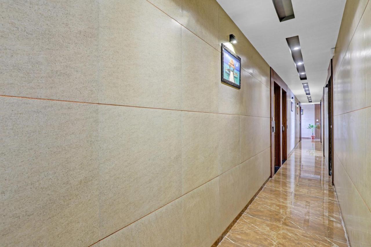 Oyo Flagship 86605 Hotel The Meriton Ahmedabad Exterior photo
