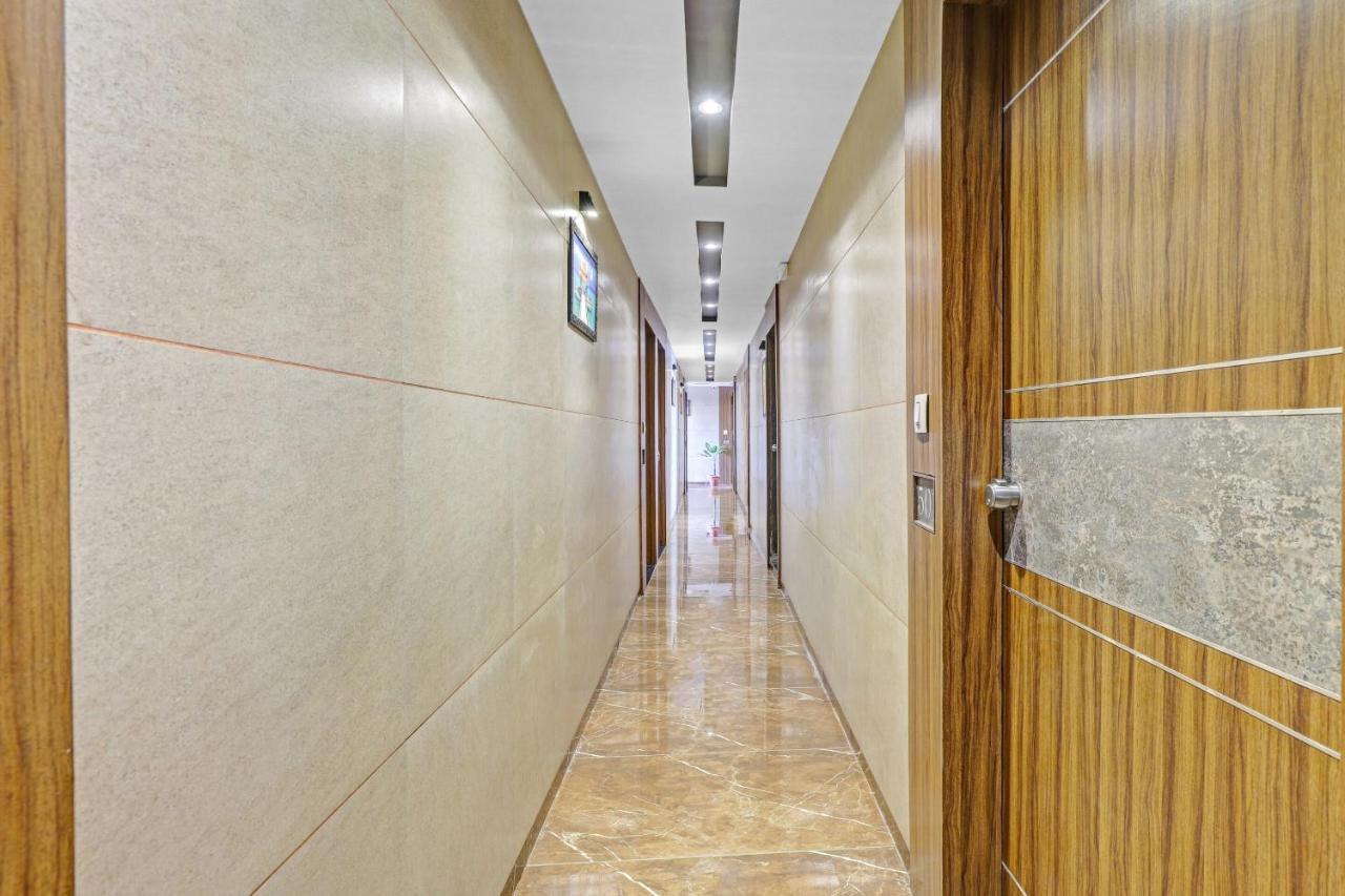 Oyo Flagship 86605 Hotel The Meriton Ahmedabad Exterior photo