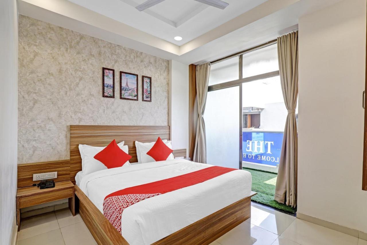 Oyo Flagship 86605 Hotel The Meriton Ahmedabad Exterior photo